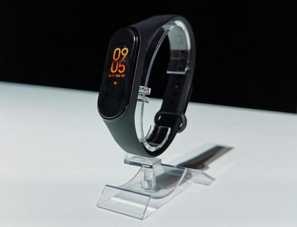 Олеофобный экран Xiaomi Mi Band 4