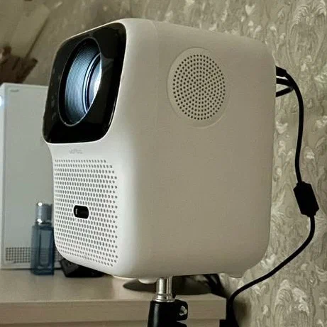 Фото домашнего проектора Wanbo Projector T4
