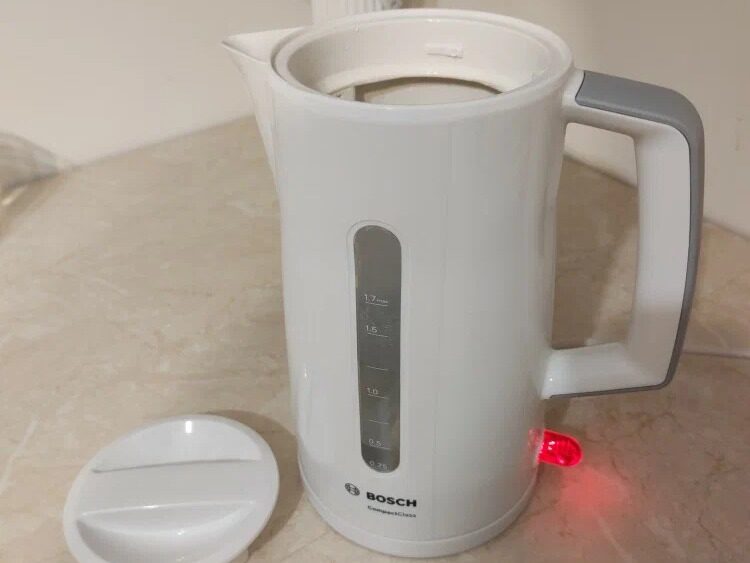 Фото чайника Bosch TWK3A017