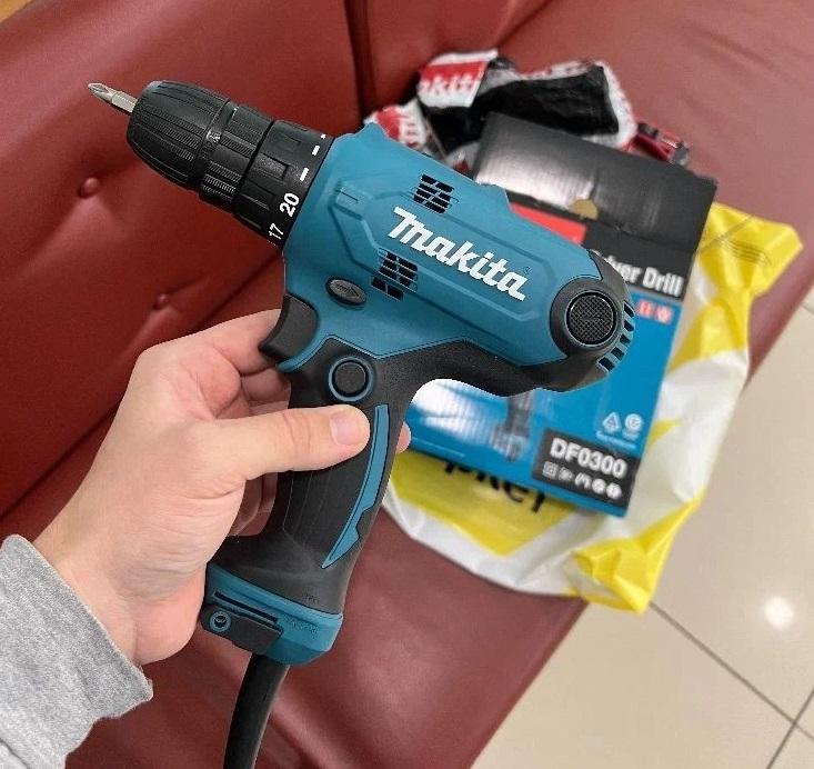 Фото сетевого шуруповерта Makita DF0300