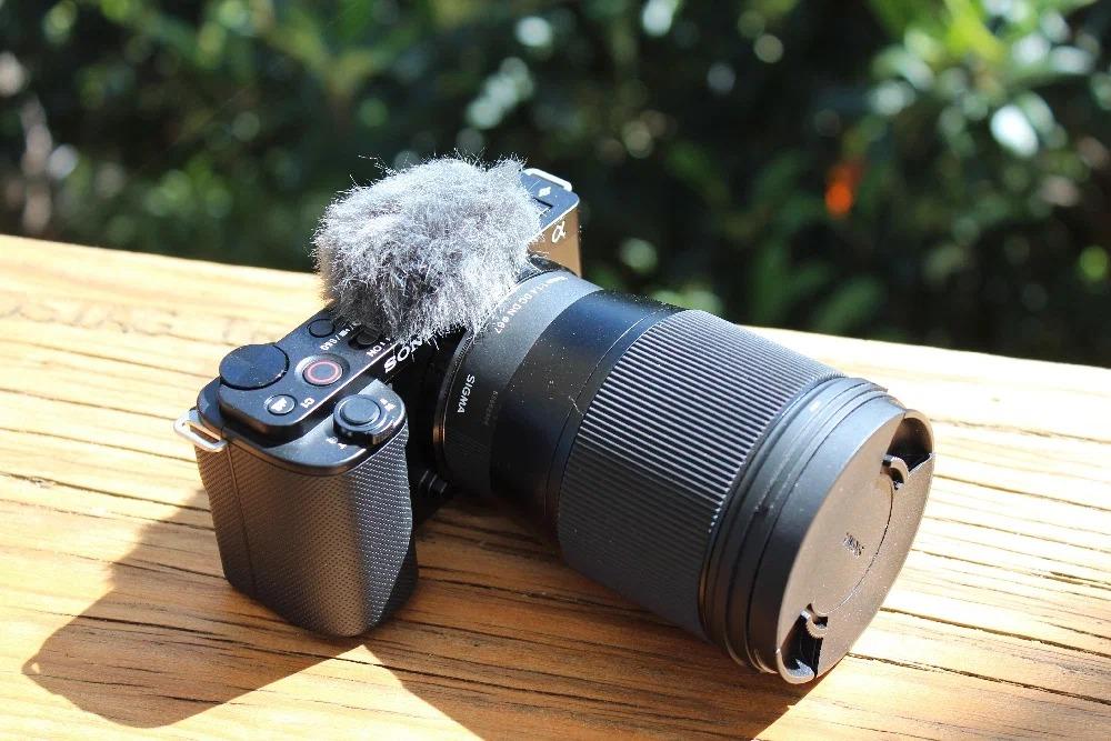 Беззеркальный фотоаппарат Sony ZV-E10 Body