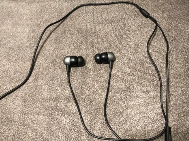 Фото проводных наушников Xiaomi Capsule Headphones