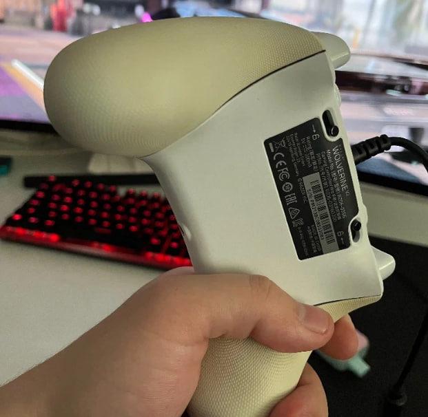 Фото геймпада Razer Wolverine V2