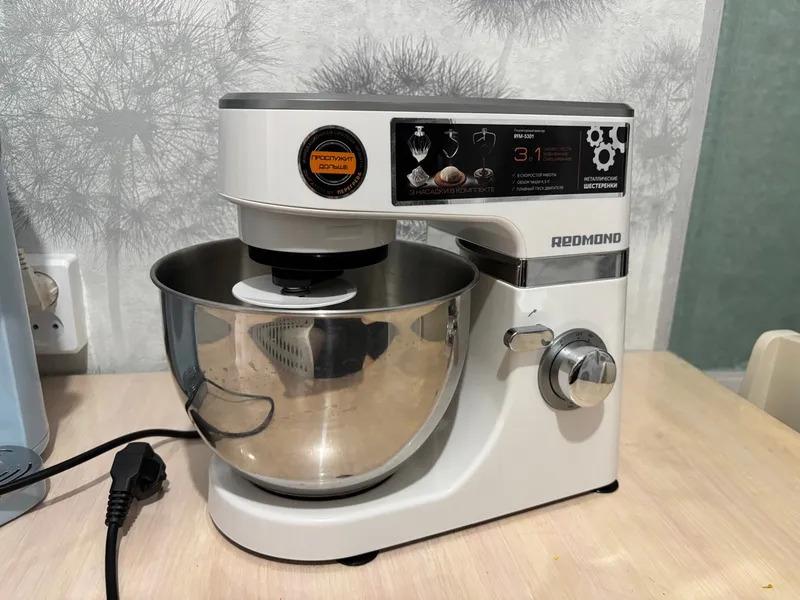 Фото кухонного миксера Redmond RFM-5301