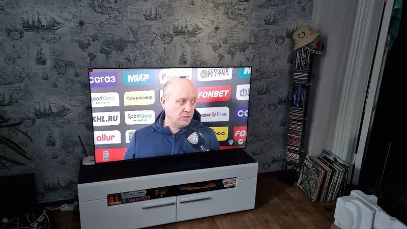 Фото телевизора Samsung QE55QN700CUX