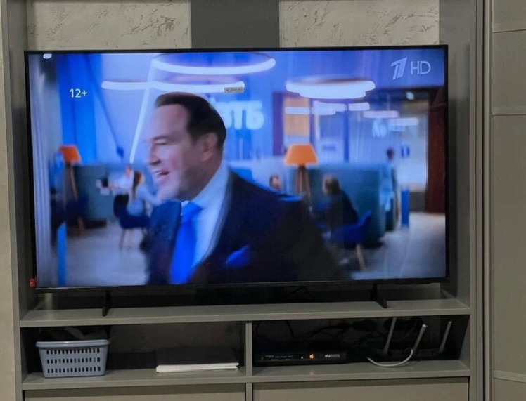 Фото телевизора Samsung UE43DU7100UXRU