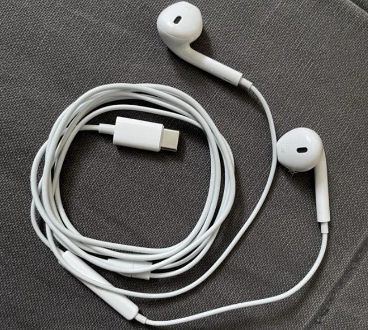 Фото наушников Apple EarPods