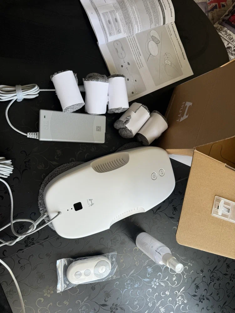 Фото робота-мойщика окон Xiaomi Hutt DDC55